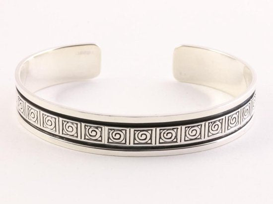 Zilveren klemarmband met Grieks motief en zwarte banden afbeelding 1