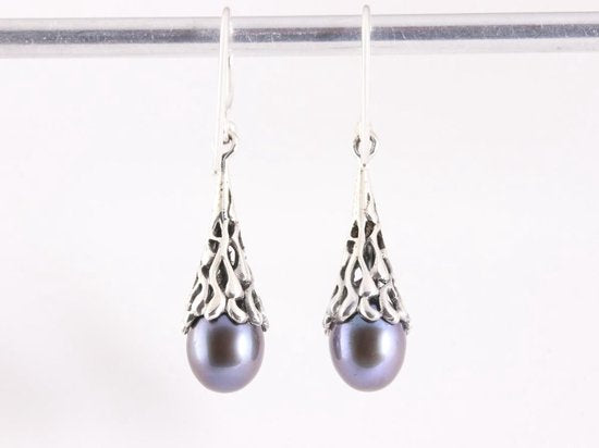 Bewerkte zilveren oorbellen met zwarte parel afbeelding 3