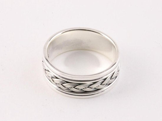 Zilveren ring met vlechtmotief afbeelding 2