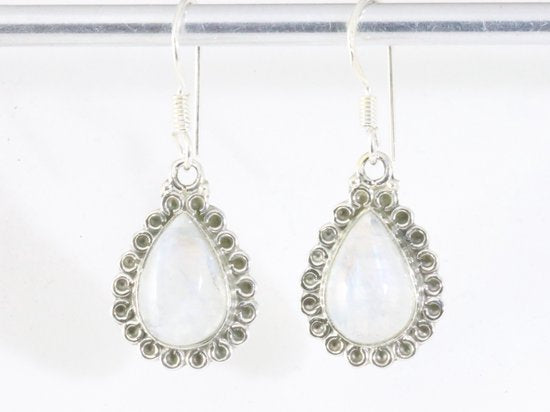 Fijne bewerkte zilveren oorbellen met regenboog maansteen afbeelding 4