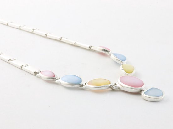 Hoogglans zilveren collier met veelkleurige schelp afbeelding 2