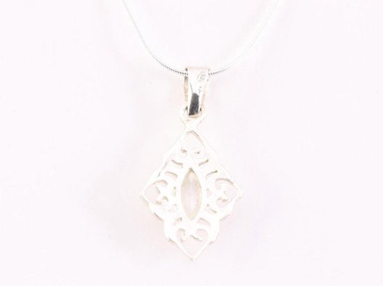 Fijne opengewerkte zilveren hanger met bergkristal aan ketting afbeelding 3