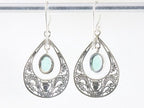 Opengewerkte zilveren filigrein oorbellen met groene toermalijn afbeelding 2