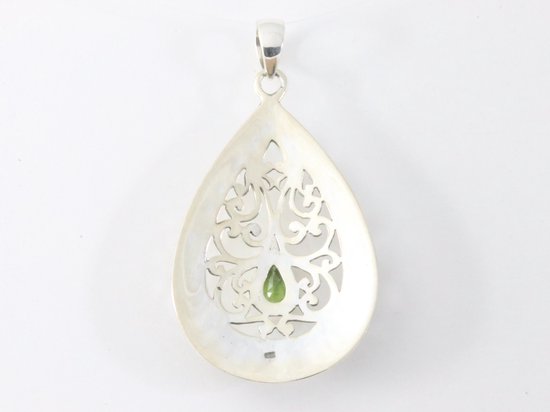 Traditionele grote bewerkte zilveren hanger met peridoot afbeelding 3