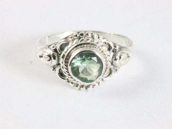 Fijne bewerkte zilveren ring met groene amethist afbeelding 4
