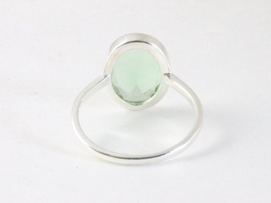 Ovale hoogglans zilveren ring met groene amethist afbeelding 3