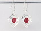 Opengewerkte zilveren oorbellen met robijn afbeelding 3