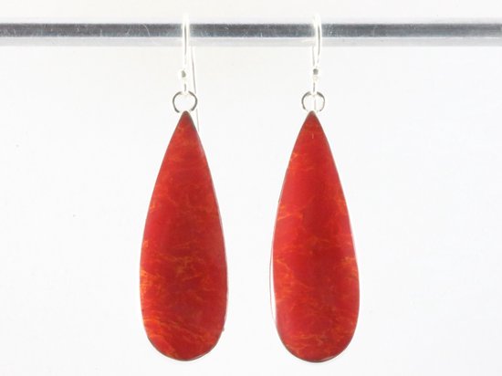 Lange druppelvormige zilveren oorbellen met rode koraal steen afbeelding 4