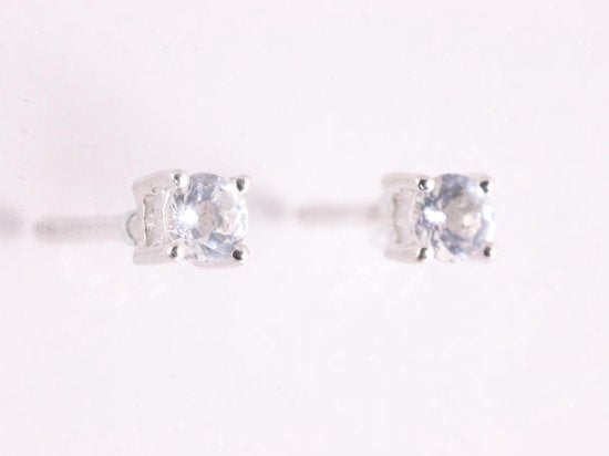 Fijne zilveren oorstekers met bergkristal afbeelding 1