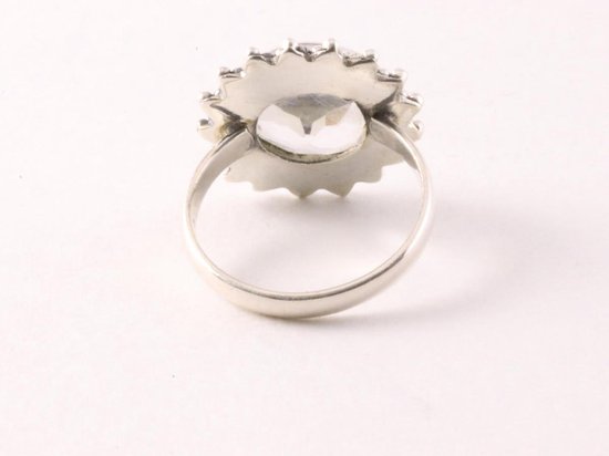 Ronde bewerkte zilveren ring met groene amethist afbeelding 2