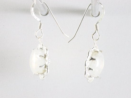 Fijne opengewerkte zilveren oorbellen met regenboog maansteen afbeelding 2