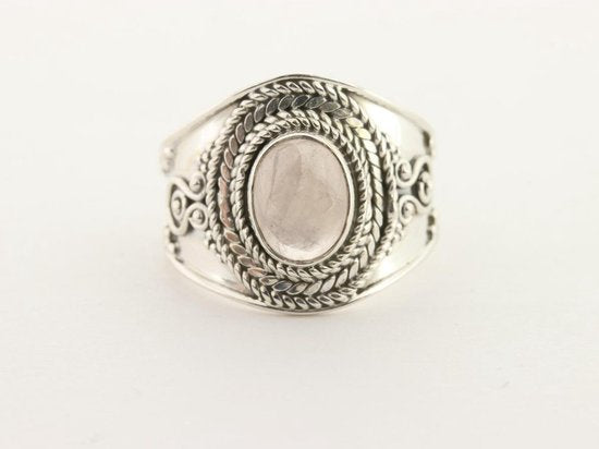 Bewerkte zilveren ring met rozenkwarts afbeelding 4