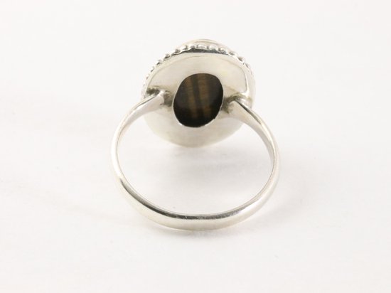 Bewerkte ovale zilveren ring met tijgeroog afbeelding 3