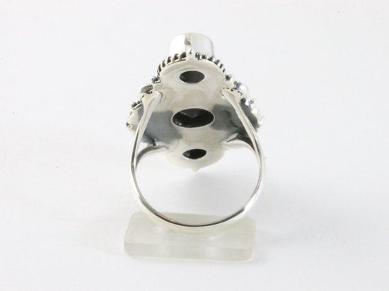 Langwerpige bewerkte zilveren ring met onyx afbeelding 3