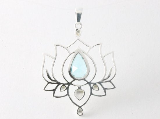 Opengewerkte zilveren lotus hanger met blauwe topaas afbeelding 3