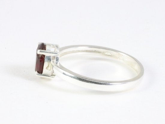 Fijne hoogglans zilveren ring met granaat afbeelding 2