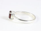 Fijne hoogglans zilveren ring met granaat afbeelding 2