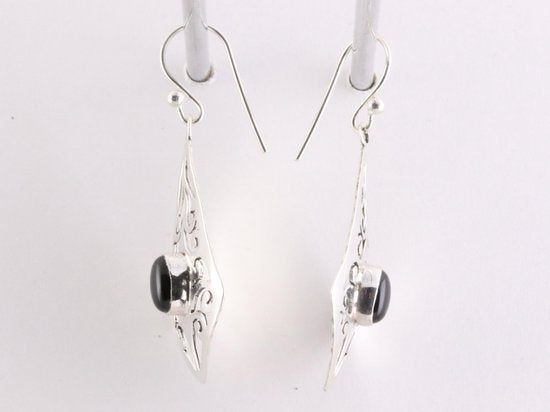 Opengewerkte zilveren oorbellen met onyx afbeelding 2