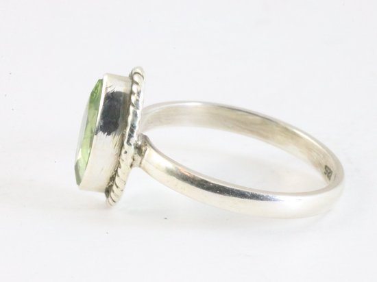 Fijne bewerkte zilveren ring met peridoot afbeelding 2