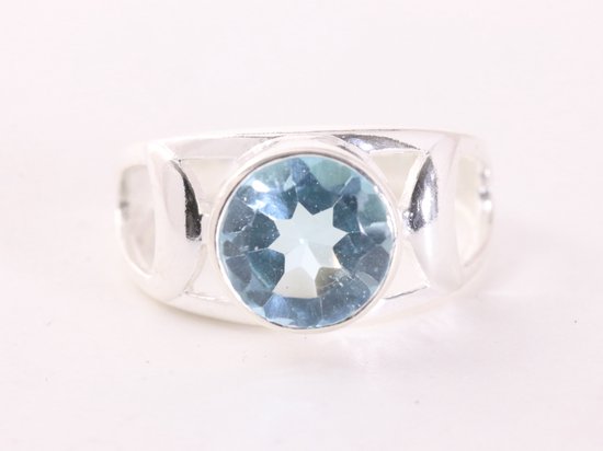 Opengewerkte zilveren ring met blauwe topaas afbeelding 4