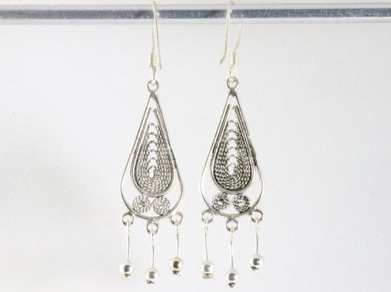 Lange fijne zilveren filigrein oorbellen afbeelding 2