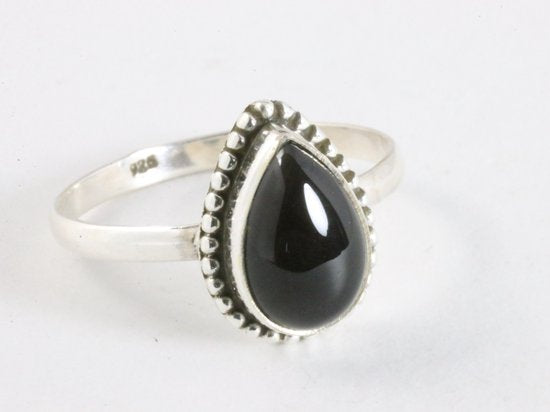 Bewerkte zilveren ring met onyx afbeelding 1