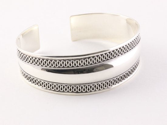 Brede hoogglans zilveren klemarmband met meandergravering afbeelding 1