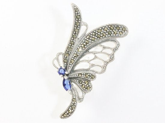 Opengewerkte zilveren vlinder broche met blauwe saffier en marcasiet afbeelding 3