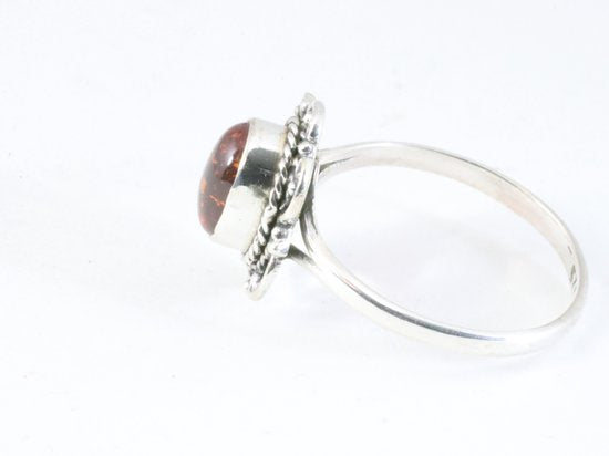 Fijne bewerkte zilveren ring met amber afbeelding 2