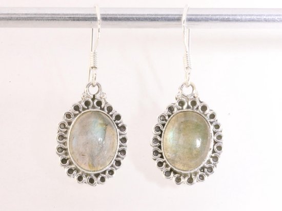 Bewerkte zilveren oorbellen met labradoriet afbeelding 3
