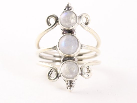 Opengewerkte zilveren ring met 3 regenboog maanstenen afbeelding 4