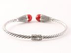 Traditionele bewerkte zilveren klemarmband met rode koraal steen afbeelding 3