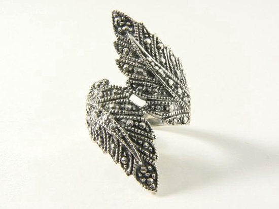 Bladvormige zilveren ring met fijne bewerking afbeelding 3