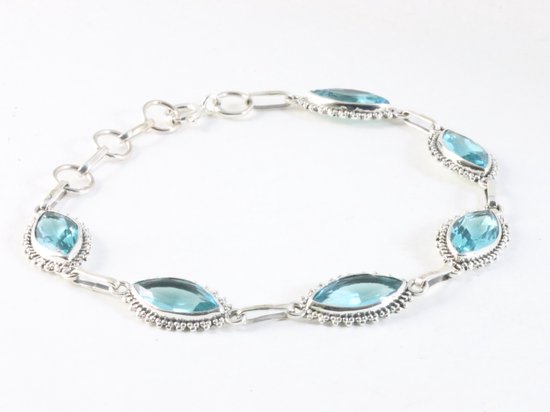 Bewerkte zilveren armband met blauwe topaas afbeelding 2