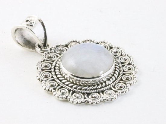 Ronde bewerkte zilveren hanger met regenboog maansteen afbeelding 2