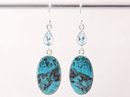 Lange zilveren oorbellen met chrysocolla en blauwe topaas afbeelding 4