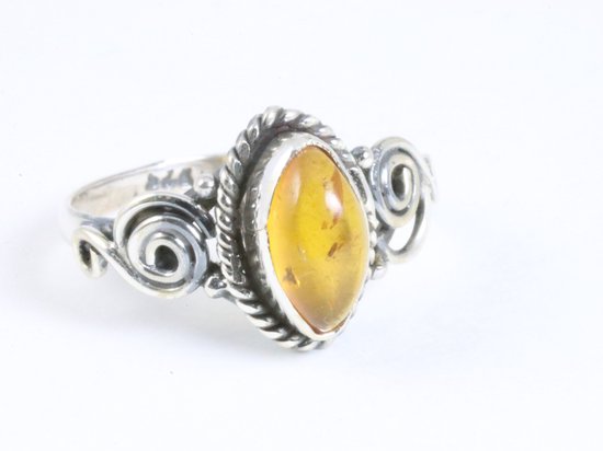 Fijne bewerkte zilveren ring met amber afbeelding 1