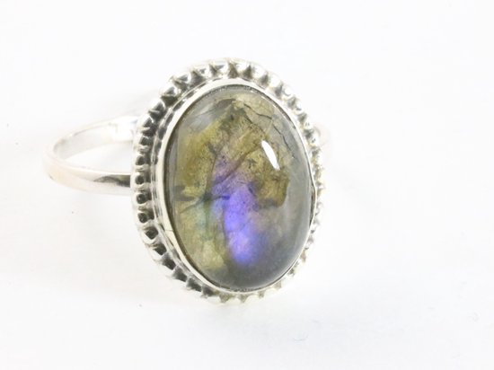 Bewerkte ovale zilveren ring met labradoriet afbeelding 1