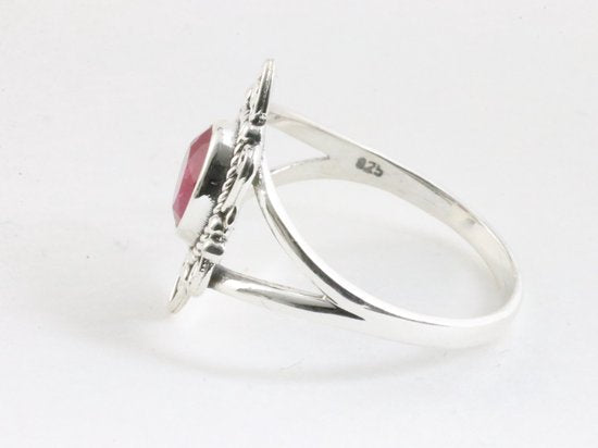 Fijne bewerkte zilveren ring met robijn afbeelding 2