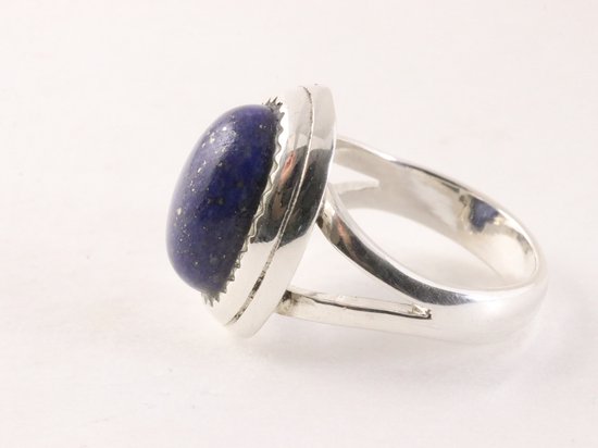 Bewerkte zilveren ring met lapis lazuli afbeelding 2