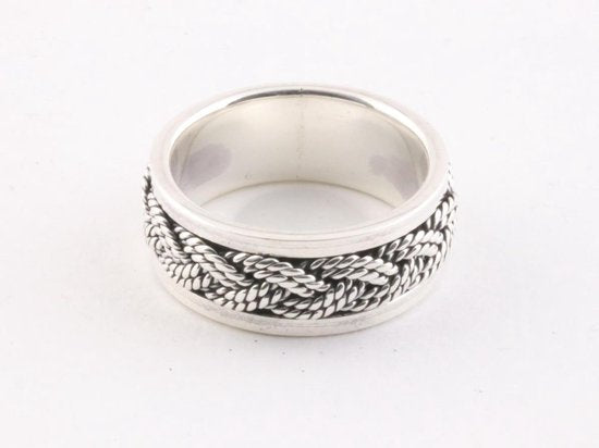 Zilveren geluksring met vlechtmotief afbeelding 2