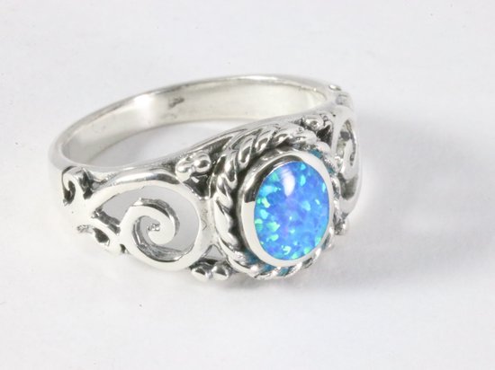 Opengewerkte zilveren ring met Australische opaal afbeelding 1