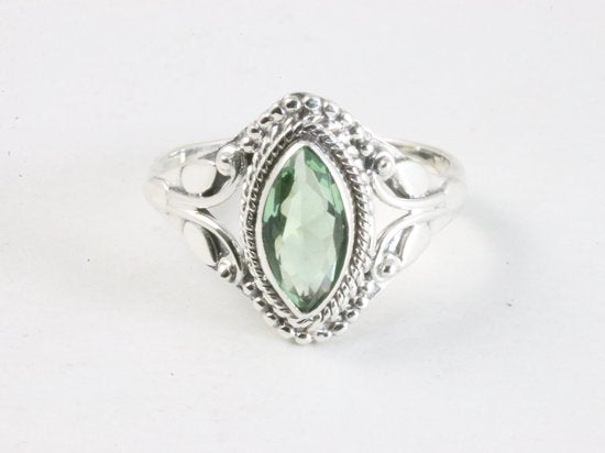 Fijne bewerkte zilveren ring met groene amethist afbeelding 4