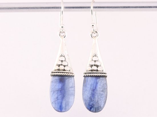 Bewerkte zilveren oorbellen met kyaniet afbeelding 4