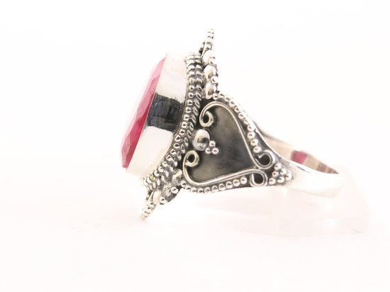 Bewerkte zilveren ring met robijn afbeelding 2