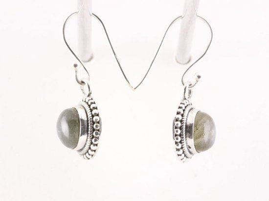 Fijne bewerkte ronde zilveren oorbellen met labradoriet afbeelding 2