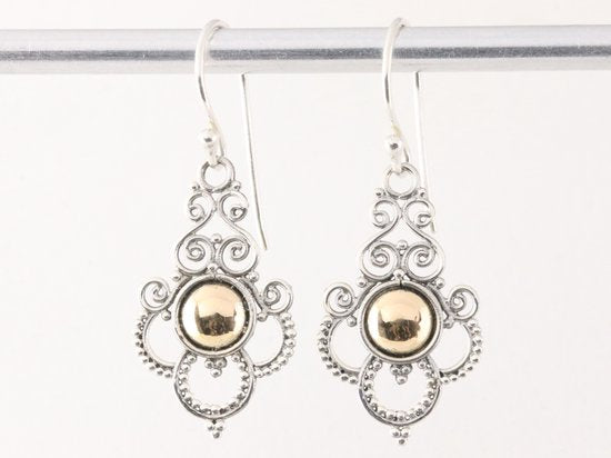 Opengewerkte zilveren oorbellen met 18k gouden decoratie afbeelding 1