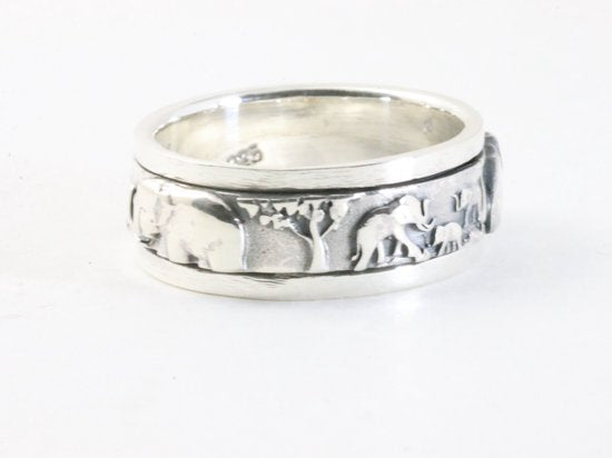 Zware zilveren geluksring met olifanten afbeelding 2