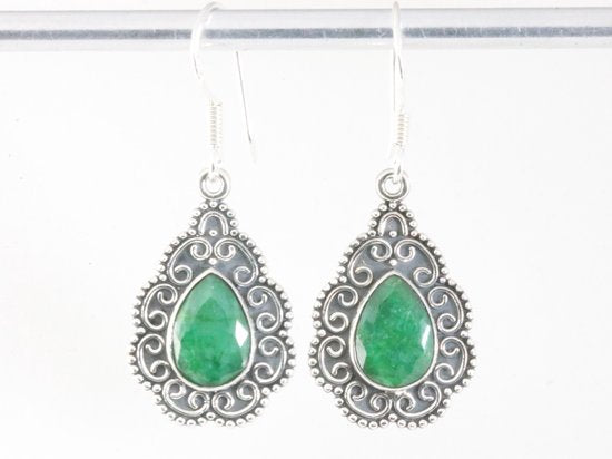 Bewerkte zilveren oorbellen met smaragd afbeelding 4