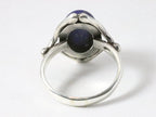Bewerkte zilveren ring met lapis lazuli afbeelding 3